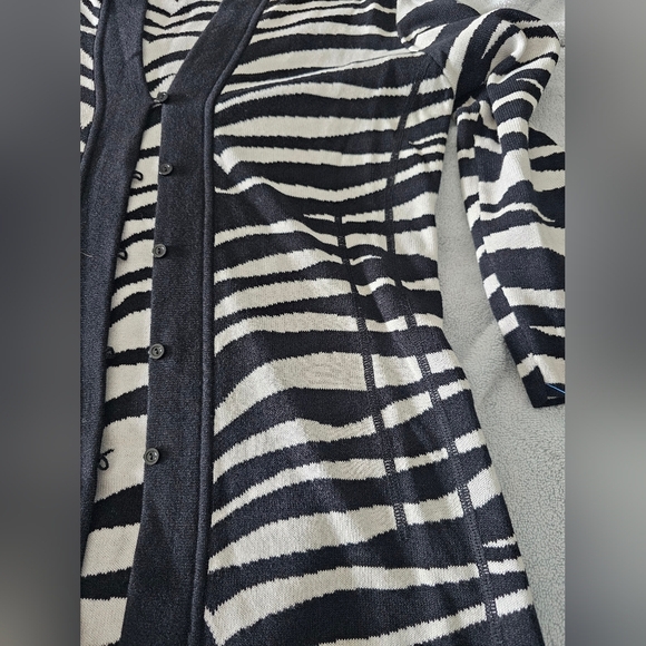 Carlisle Zebra Print Cardigan Sweater Size Small - Picture 11 of 11